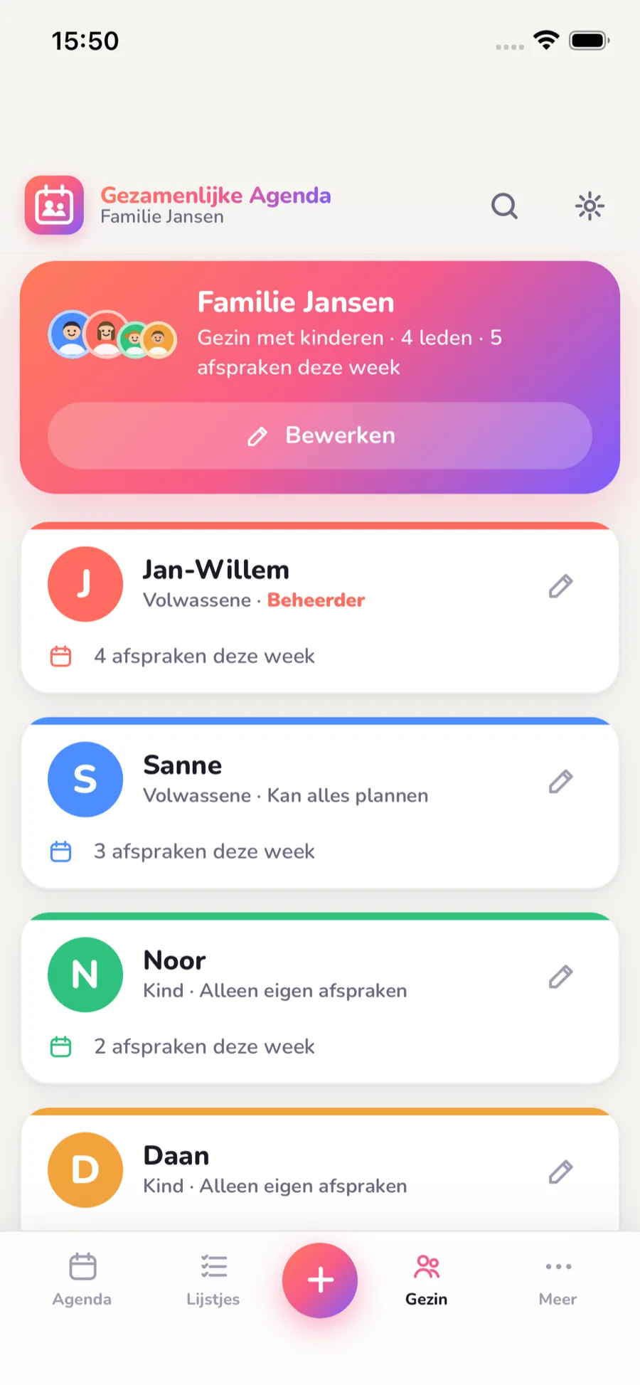 Het gezinsoverzicht in de app: alle gezinsleden met hun eigen kleur en rol